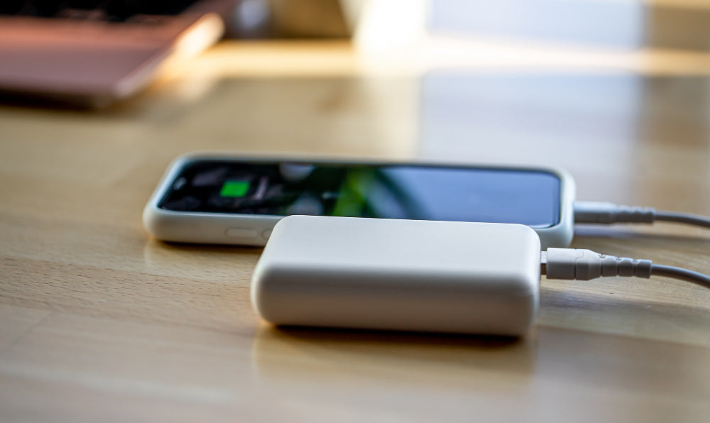 Wireless Power Banks vs. Wired: Which One Should You Buy?