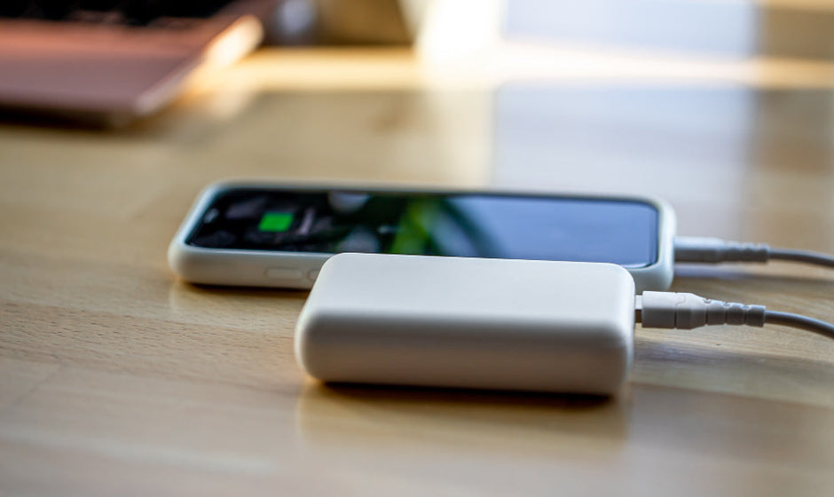 Wireless Power Banks vs. Wired: Which One Should You Buy?